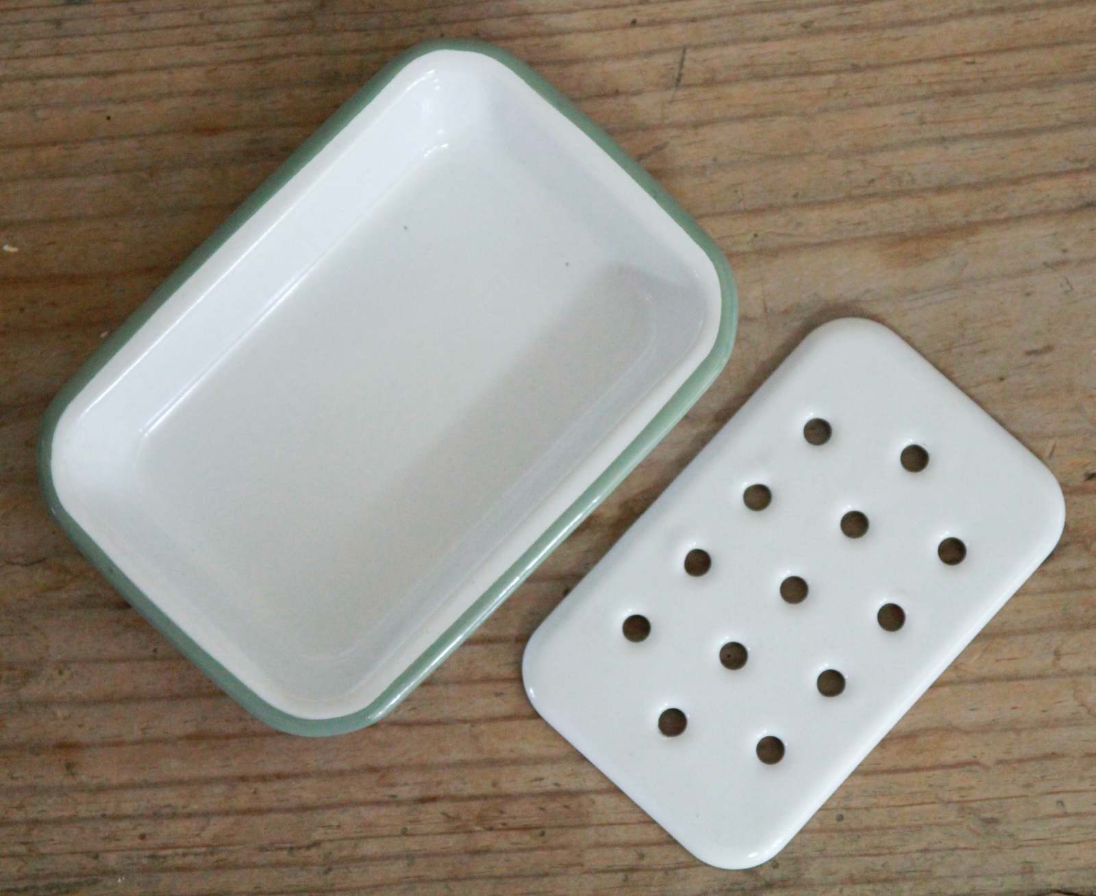 White Enamel Soap Dish - Sage Rim