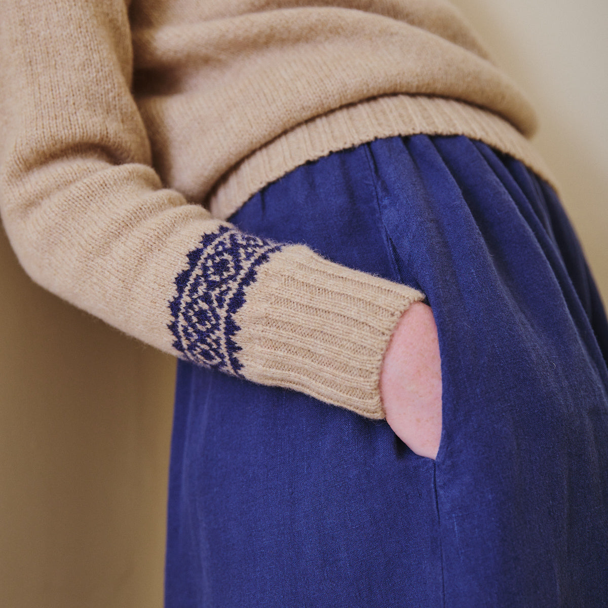 High Waisted Linen Skirt - Navy pocketdetail