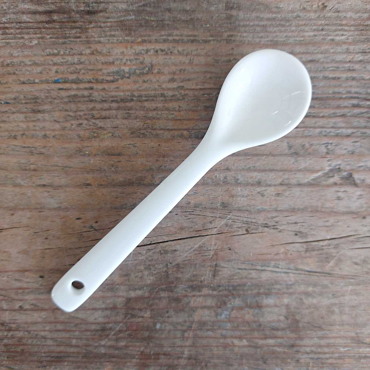 White ceramic salt spoon 10cm