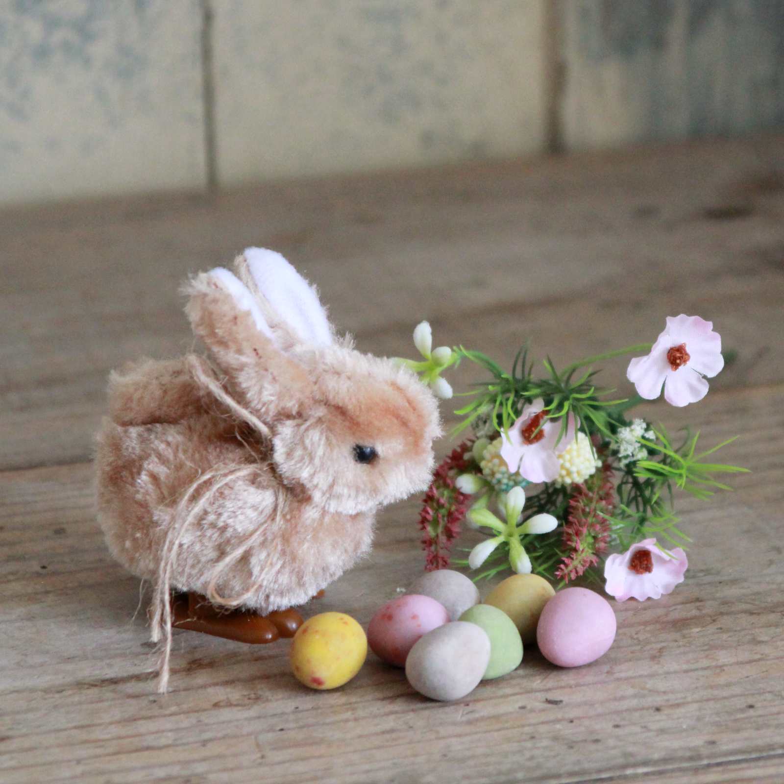 Wind Up Toy - Fluffy Easter Bunny