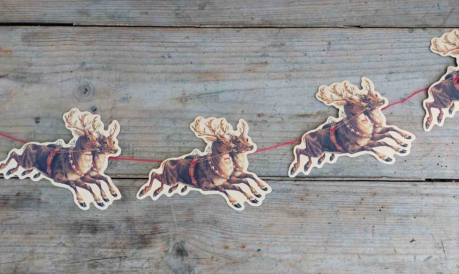 Traditional Santa’s Sleigh Garland with reindeer