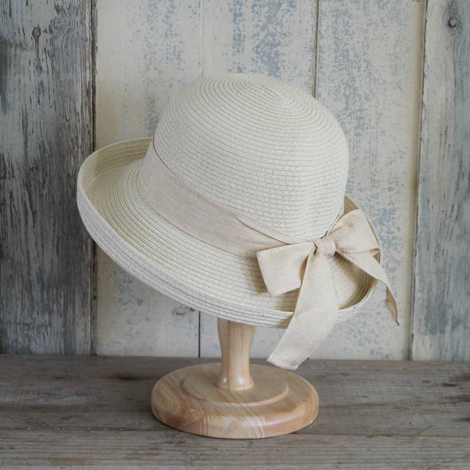 Classic camel coloured sun hat, with a matching ribbon and bow detail.