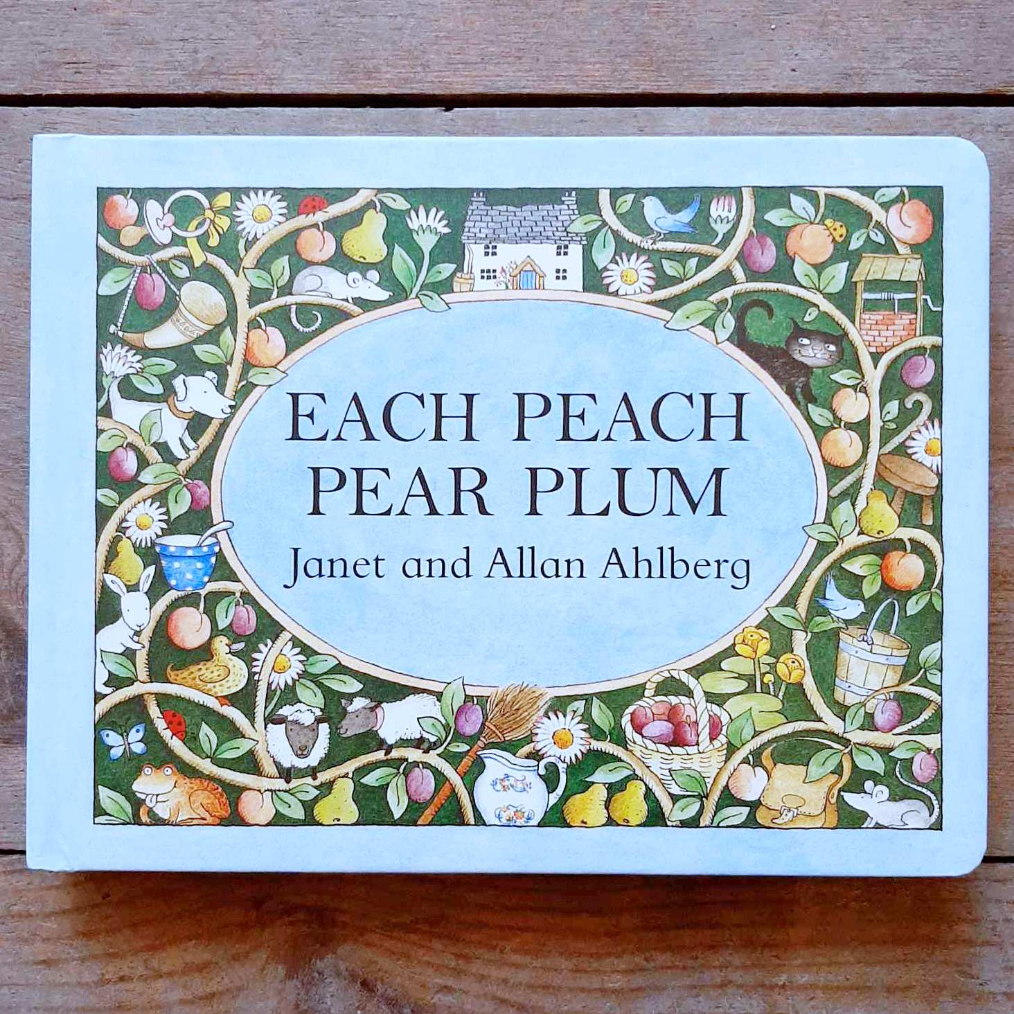 Each Peach Pear Plum - Janet and Allan Ahlberg