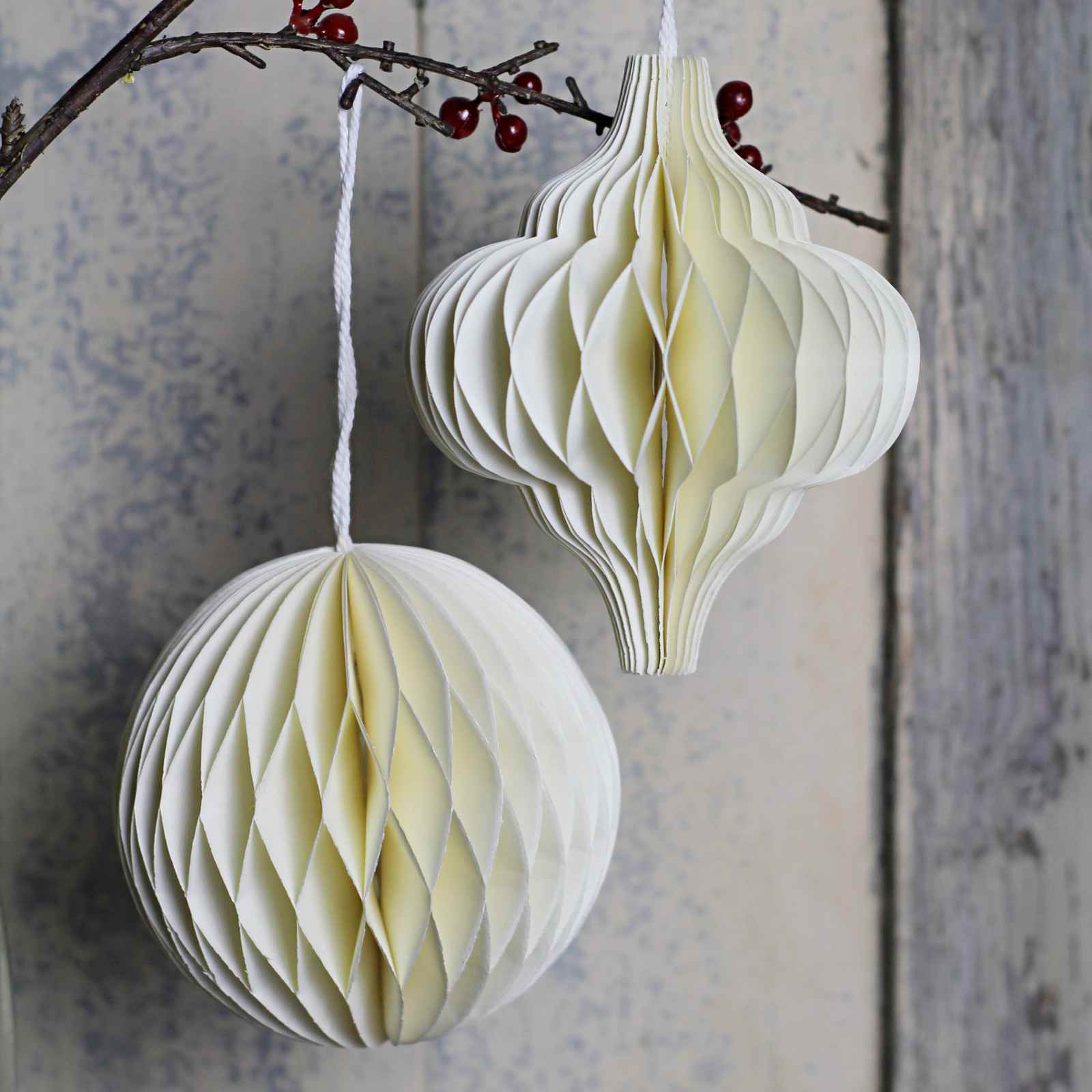 Honeycomb Christmas decorations cream ball and lantern