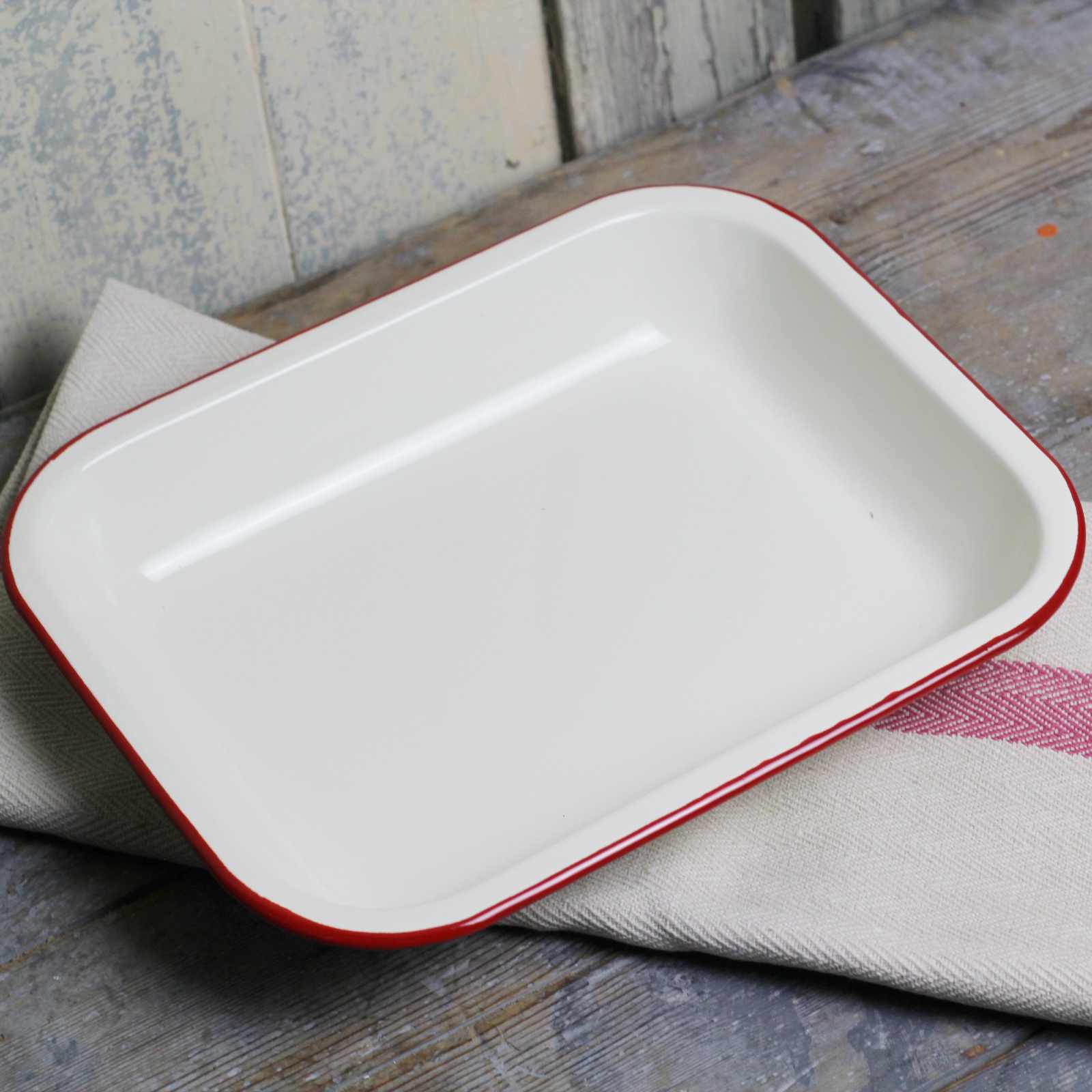 Enamel roasting dish, cream with a red rim