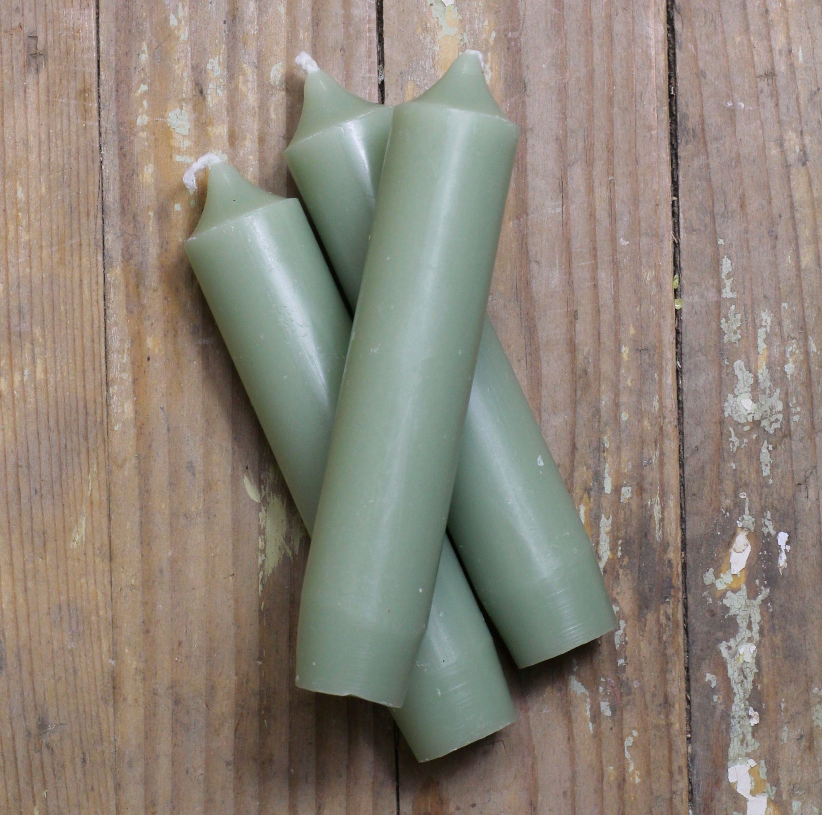 Short dinner candle dusky green