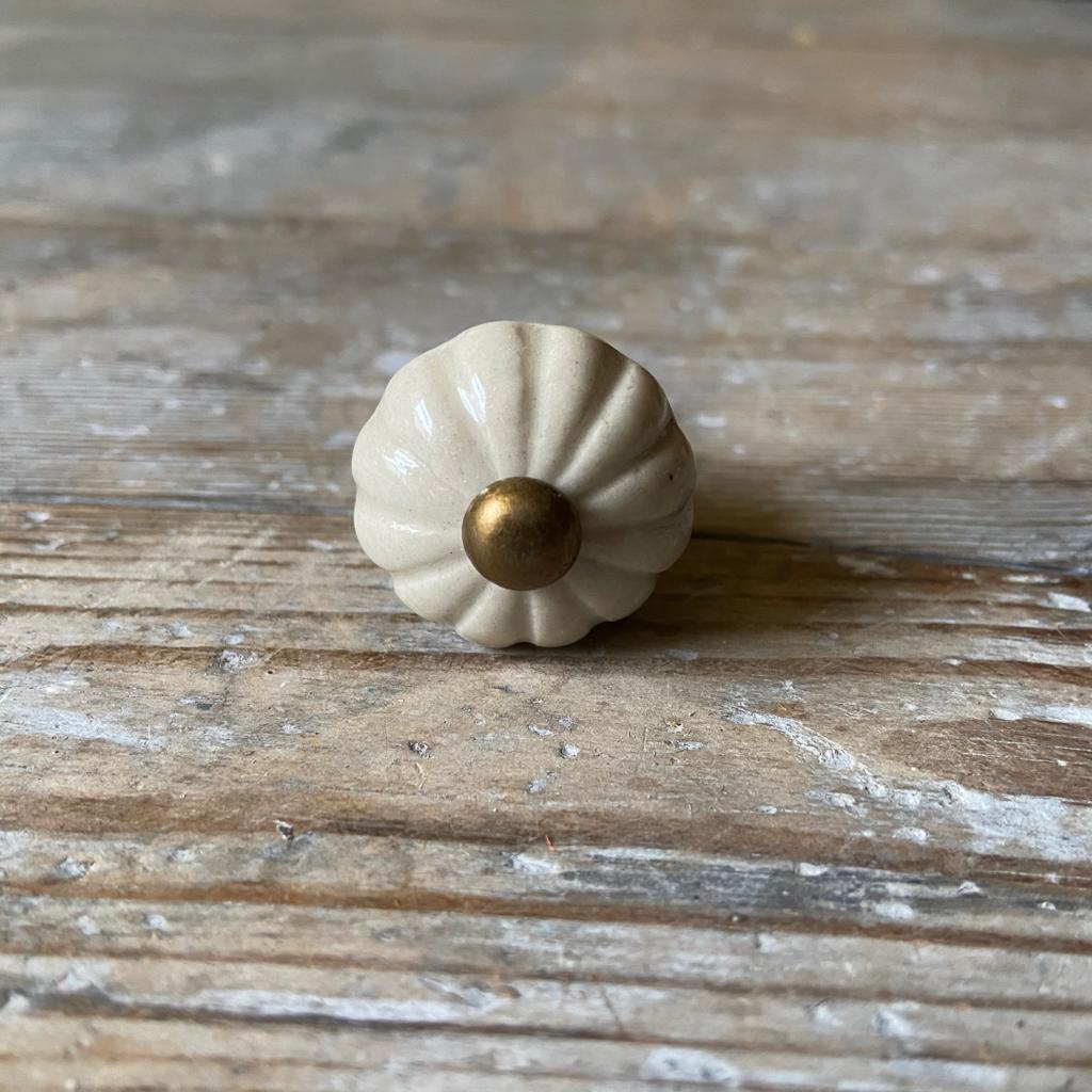 Small Cream  Ribbed Door Knob - Homeware Store