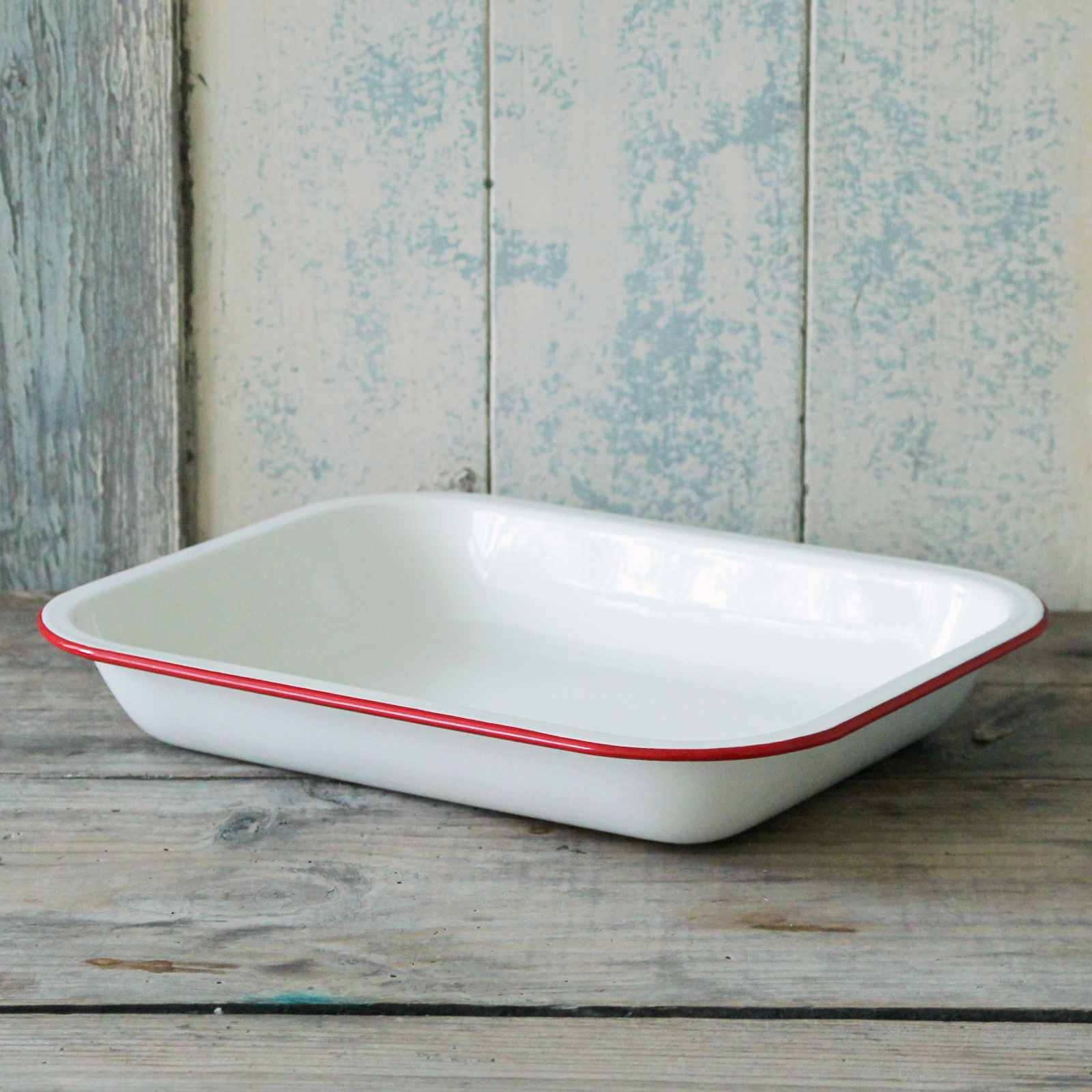 Enamel roasting dish, cream with a red rim