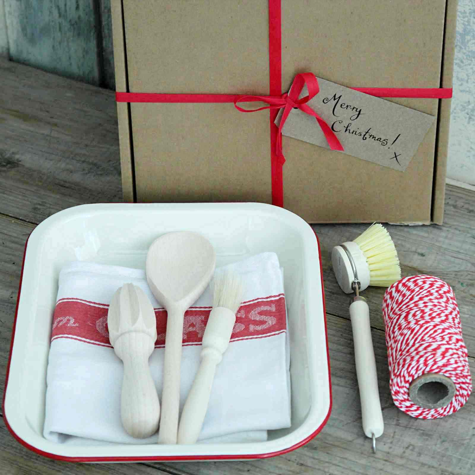 Kitchen Boxed gift for cooks - Enamel roasting dish, cream with a red rim